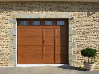 Porte-de-garage-sectionnelle-plafond-avec-portillon