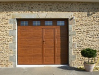 Realisation-porte-de-garage-sectionnelle-plafond-avec-portillon